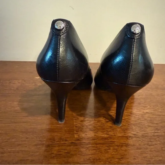 NWOT Michael Kors Black Leather Women's Pointed Toe Pumps Size 7.5 - Picture 4 of 8